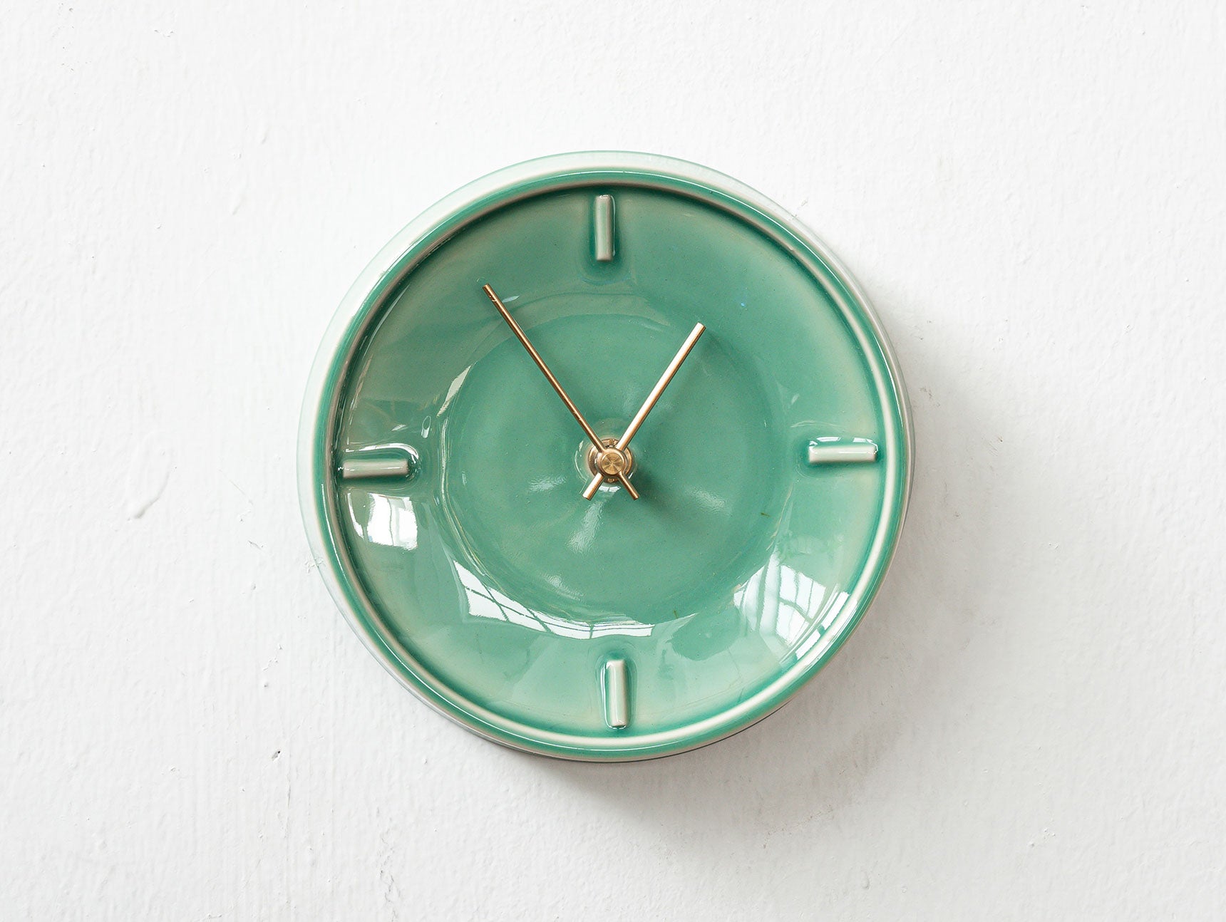 Sugy Glazed Clock - Pale Green Glaze